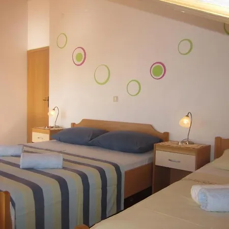 Апартаменты In With Sea View, Terrace, Air Conditioning, W-lan Хвар