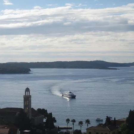 アパート In With Sea View, Terrace, Air Conditioning, W-lan フヴァル